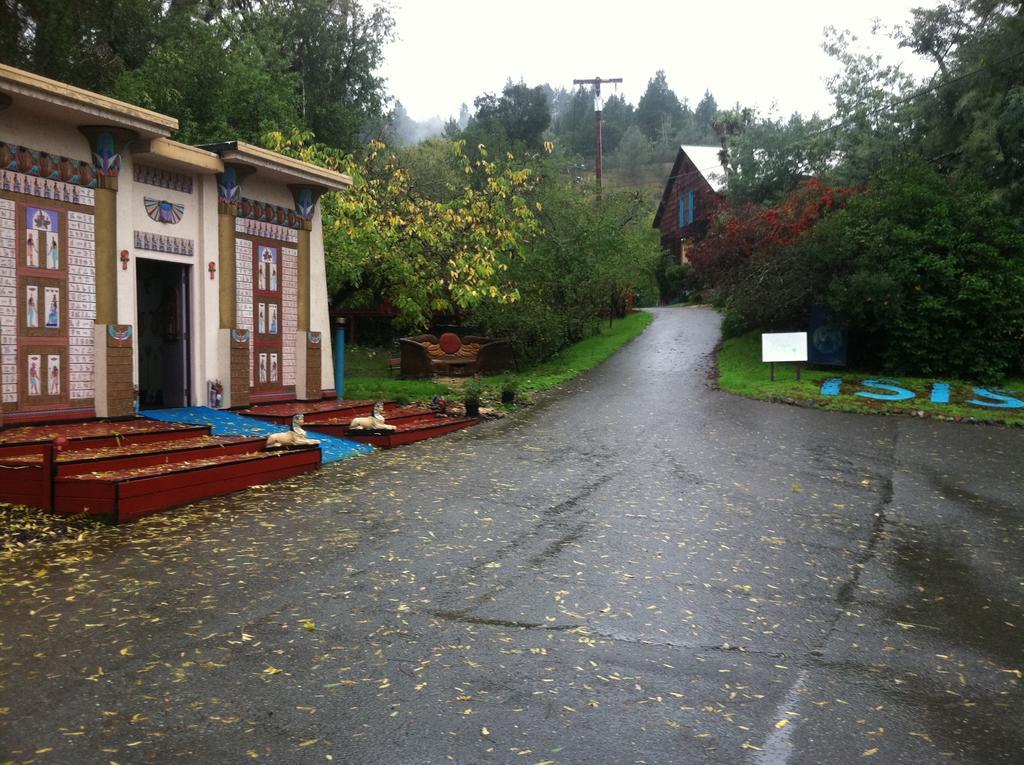 מלון גייזרוויל Hobbit Hut מראה חיצוני תמונה