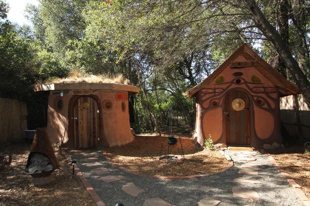 מלון גייזרוויל Hobbit Hut מראה חיצוני תמונה